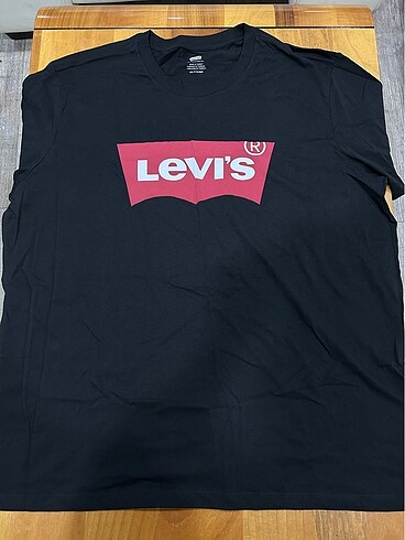 Levis tişört