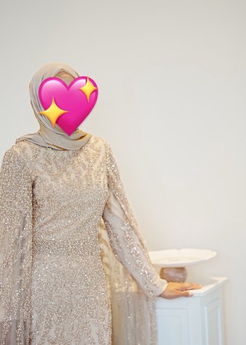 Uzun Kollu Altın Renkli Drapeli Nişan Elbisesi - Görsel 3