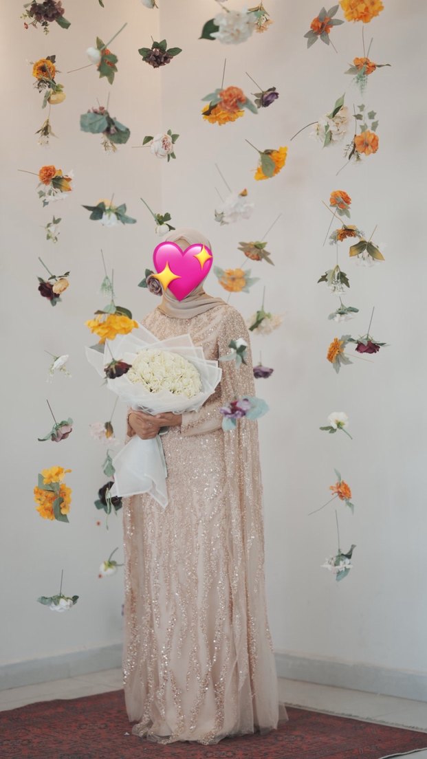 Uzun Kollu Altın Renkli Drapeli Nişan Elbisesi - Görsel 2