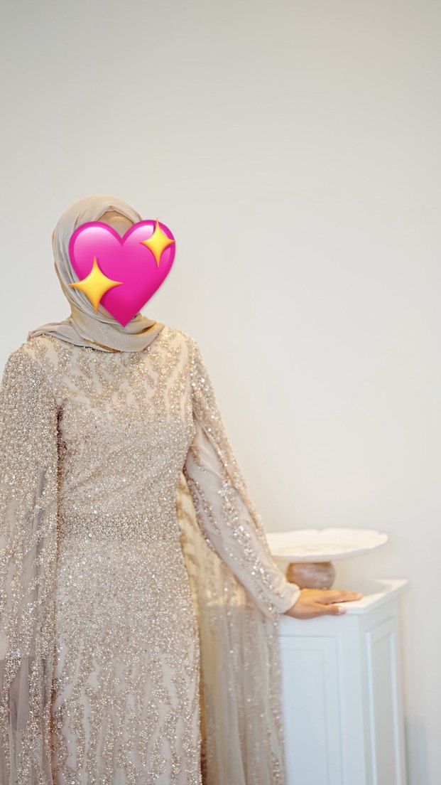 Uzun Kollu Altın Renkli Drapeli Nişan Elbisesi - Görsel 3