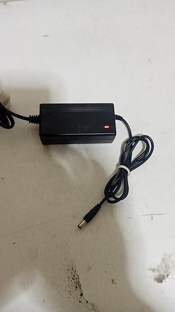  Beden 12 volt 3 a adaptör 