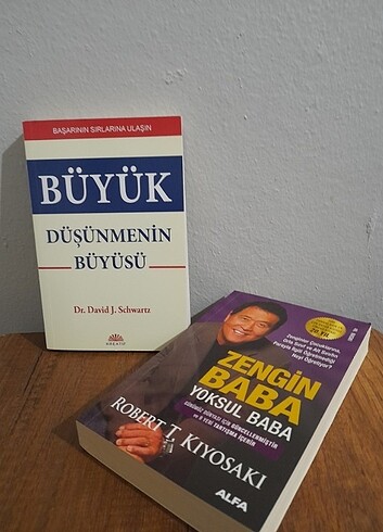 2 adet kitap Büyüsü Düşünmenin Büyüsü ve zengin baba yoksun baba