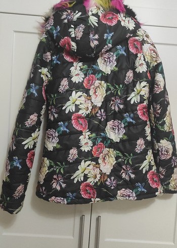 Çiçek Desenli kız çocuk mont - Görsel 2