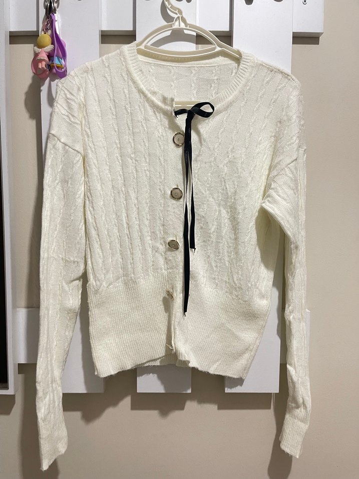 Düğmeli Beyaz Keten Kadın Hırka - Görsel 3