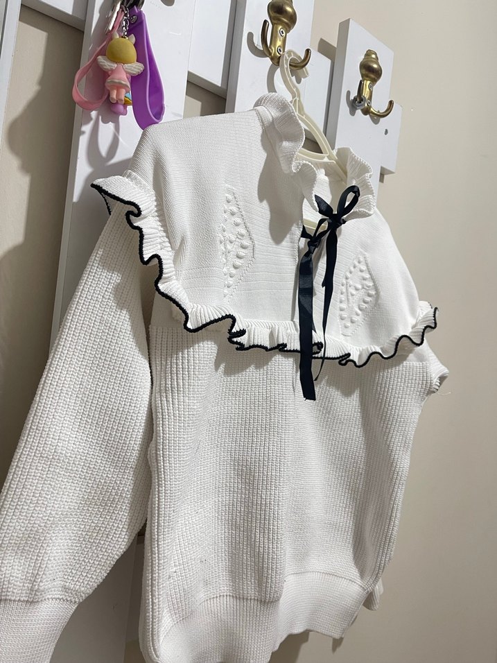 Fırfırlı Beyaz Örgü Kadın Kazak - Görsel 3