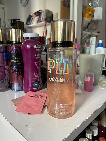 Pink simli body mist
