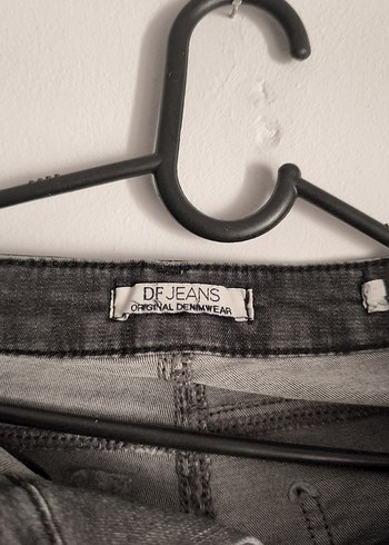 Siyah Yırtmaçlı Dar Kesim Midi Kot Pantolon - Görsel 5