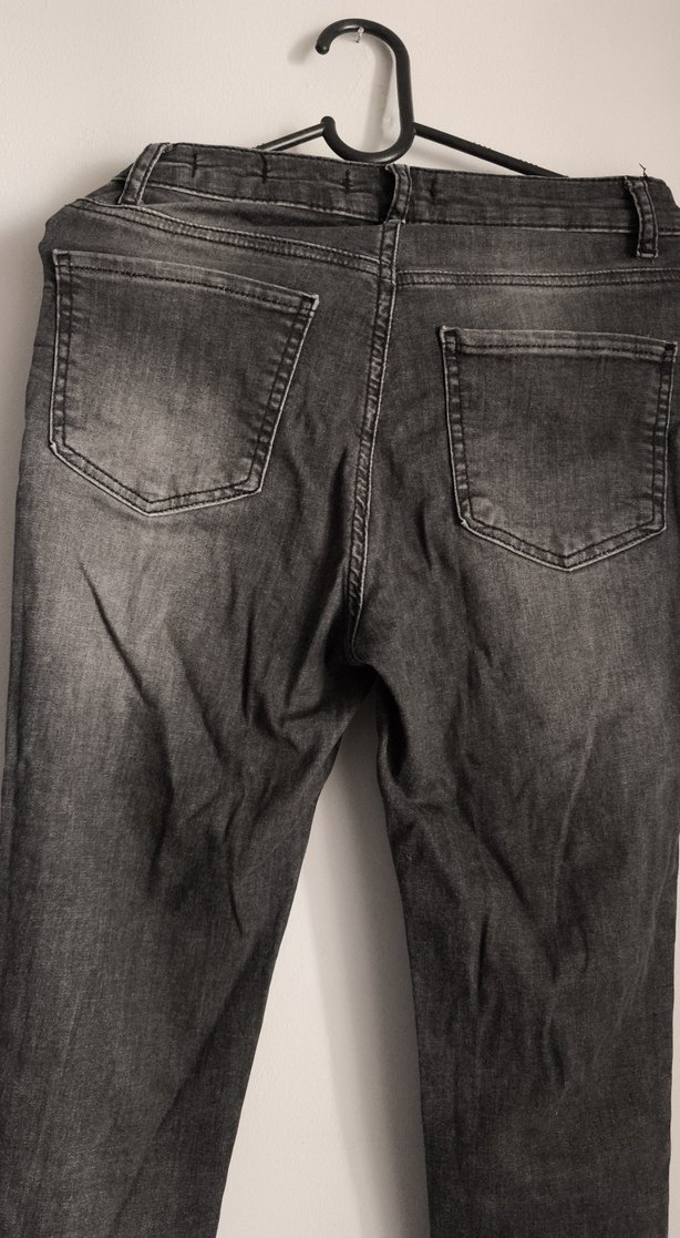 Siyah Yırtmaçlı Dar Kesim Midi Kot Pantolon - Görsel 4