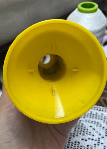 Beyaz Nakış İplikleri ve Dantel Örme - Görsel 4