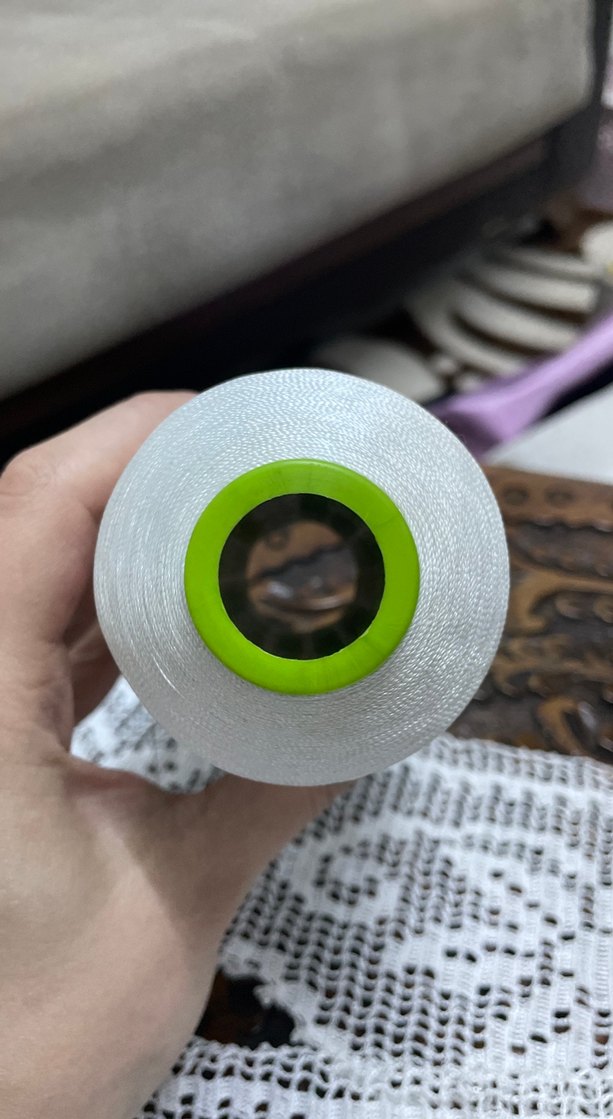 Beyaz Nakış İplikleri ve Dantel Örme - Görsel 3