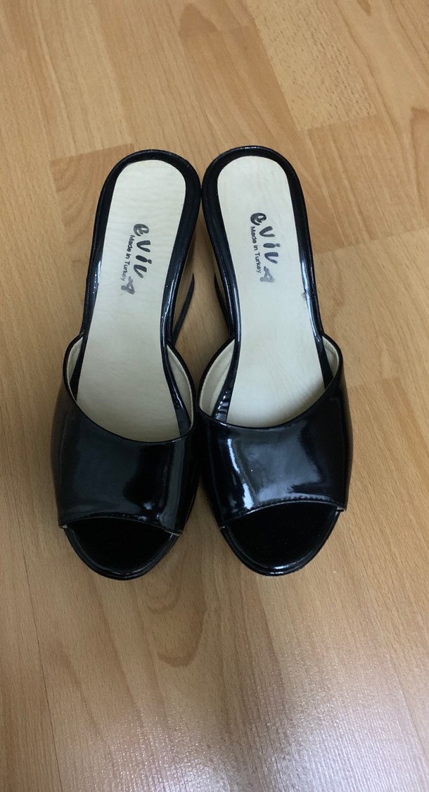 Kadın Siyah Rugan DolguTopuklu Terlik - Görsel 5