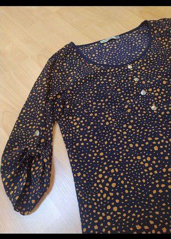 Düğmeli Uzun Kollu Desenli Kadın Bluz - Görsel 3