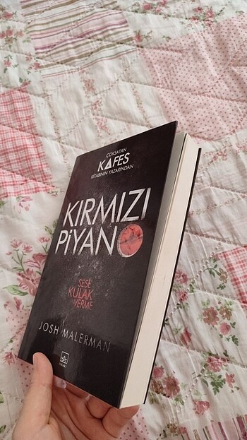  Beden Kırmızı Piyano/ Josh Malerman