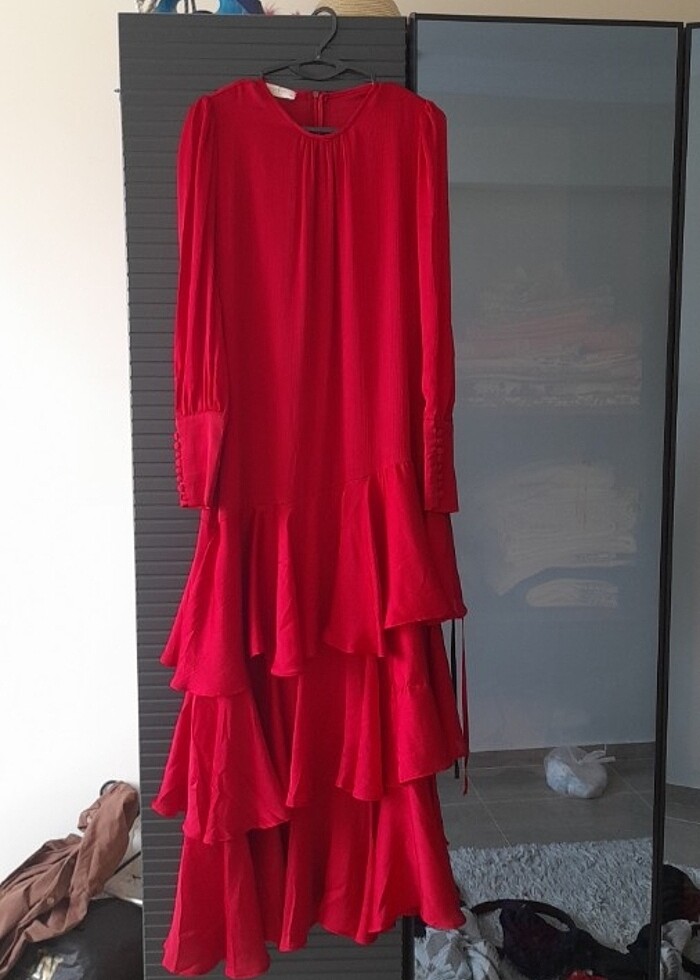 Ucu fırfırlı gece elbisesi - Görsel 2