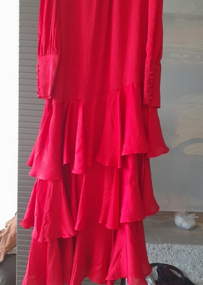 Ucu fırfırlı gece elbisesi - Görsel 4