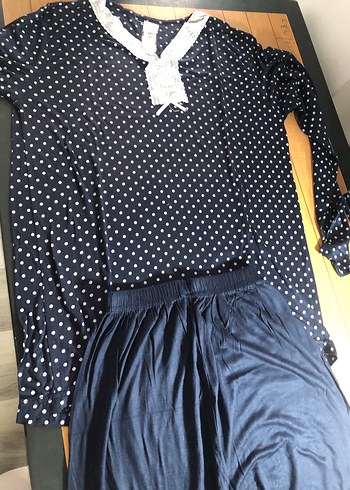 Puantiye Desenli Lacivert Gecelik - Görsel 2