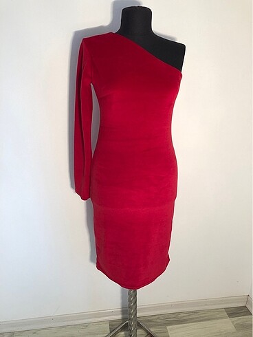 Kırmızı kadife elbise