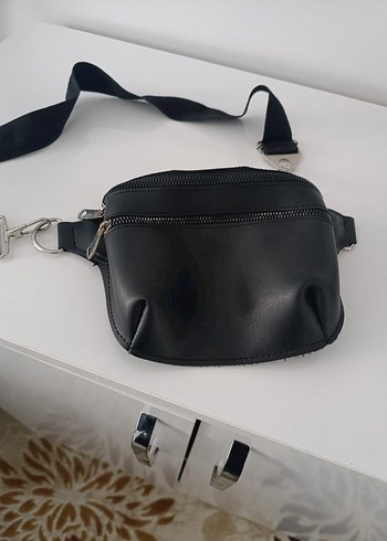 Siyah Deri Bel Çantası