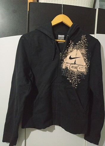 Nike sweatshirt modeli 