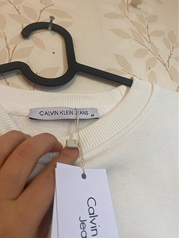 m Beden Calvin Klein crop sweat