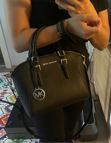 Beden siyah Renk M.K. crossbody small çok temiz!