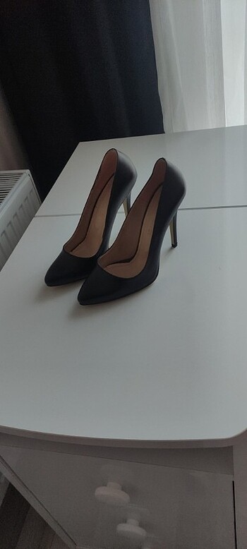 37 Beden Stiletto