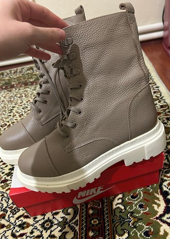 Bej Deri Bağcıklı Yüksek Topuklu Kadın Bot - Görsel 4