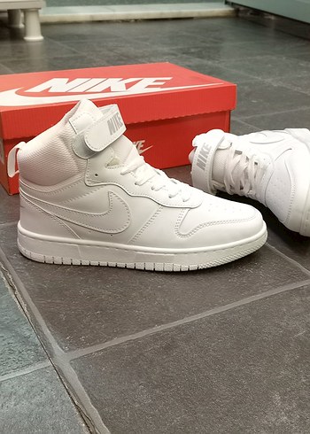 37 Beden beyaz Renk Nike Bilekli-FIRSAT ÜRÜNÜ..