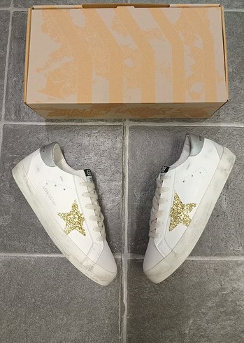 Golden Goose Deluxe Golden Goose Deluxe..