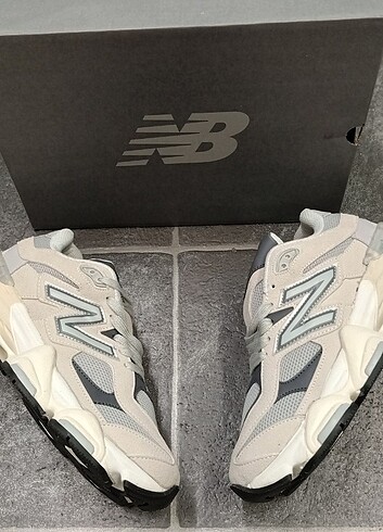 40 Beden çeşitli Renk New Balance 9060 Modeli-Fırsat Ürünü..