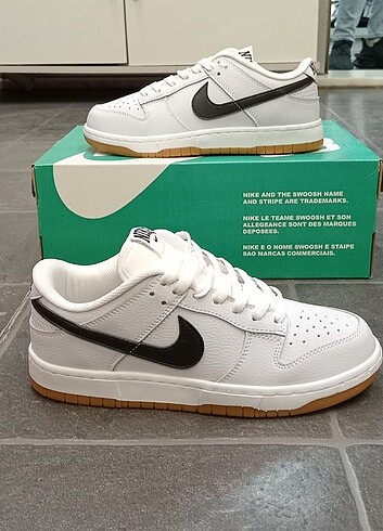 38 Beden beyaz Renk NİKE DUNK LOW-FIRSAT ÜRÜNÜ..