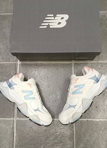 36 Beden New Balance 9060-Fırsat Ürünü..