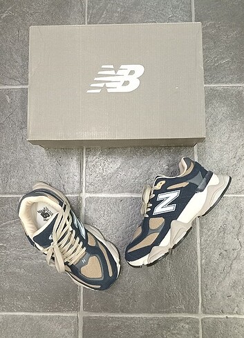 36 Beden mavi Renk New Balance 9060-Fırsat Ürünü..