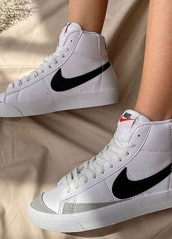 39 Beden beyaz Renk Nike Blazer-Fırsat Ürünü..