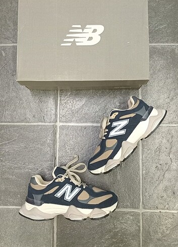 40 Beden mavi Renk NEW BALANCE 9060-FIRSAT ÜRÜNÜ..