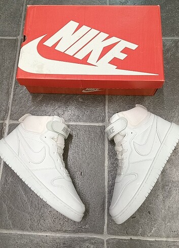 37 Beden Nike Bilekli-Fırsat Ürünü..