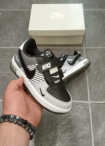 Nike-IŞIKLI-ÇOCUK SPOR AYAKKABI..