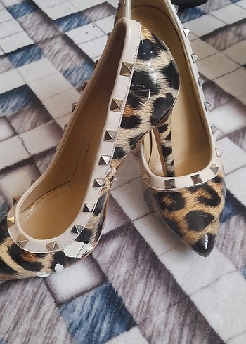Valentino Leopar Desenli Bej Yüksek Topuklu Stiletto