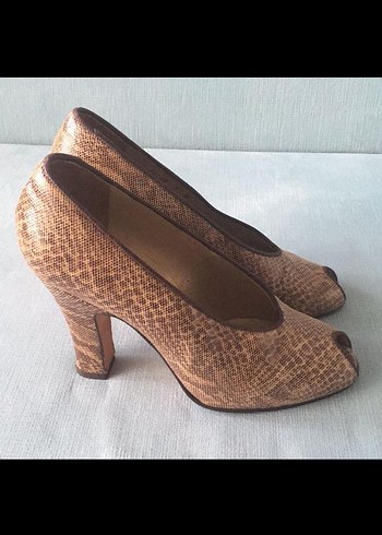 Bej Deri Yılan Desenli Dolgu Topuklu Kadın Ayakkabı - Görsel 4
