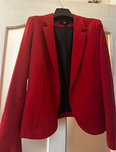 H&M kırmızı ceket