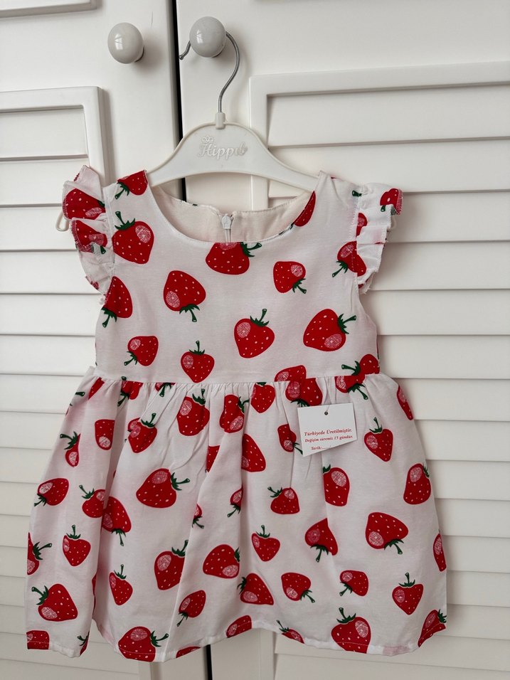 Çilek Desenli Kolsuz Kız Elbisesi - Görsel 2