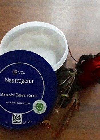 Neutrogena ve Nivea Yumuşak Vücut Kremi - Görsel 6