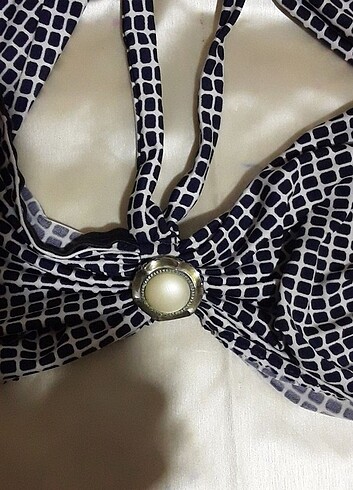 Bikini, elle dikili - Görsel 4