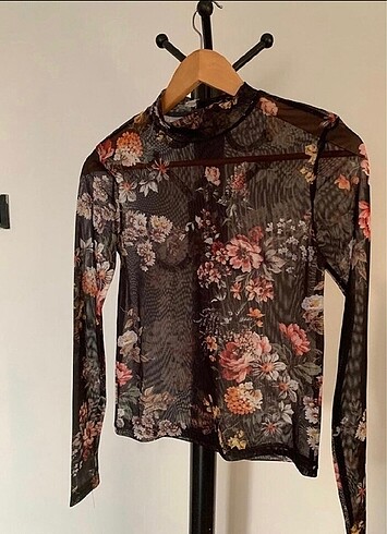 Desenli uzun kollu tisört bershka