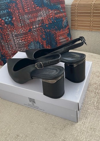 Klasik Siyah Tokalı Topuklu Kadın Ayakkabı - Görsel 2