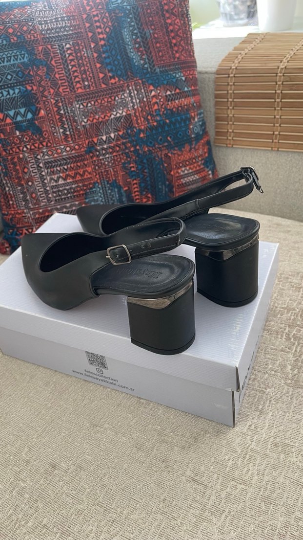 Klasik Siyah Tokalı Topuklu Kadın Ayakkabı - Görsel 2