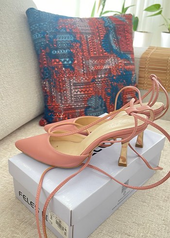 Topuklu ayakkabı - Görsel 2