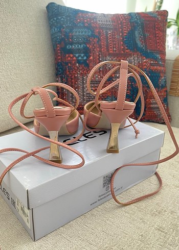 Topuklu ayakkabı - Görsel 3