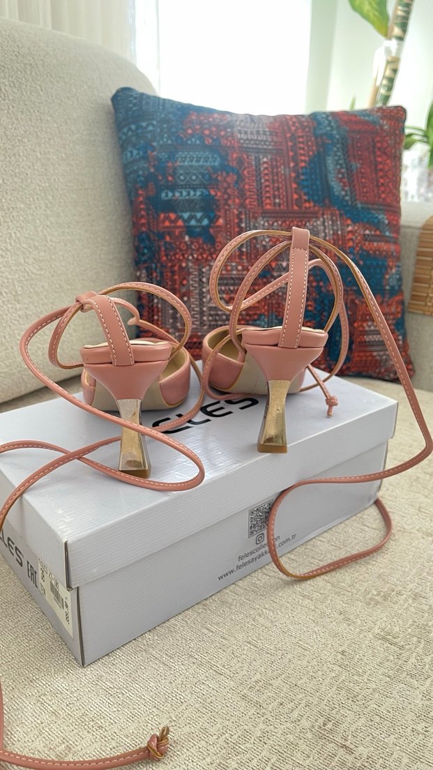 Topuklu ayakkabı - Görsel 3