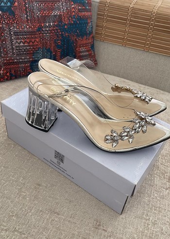 Şeffaf ayakkabı - Görsel 2